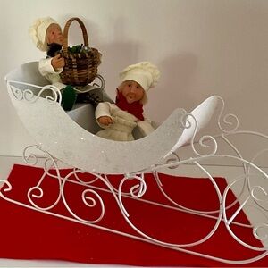 Byers Choice Christmas kindle with Sleigh